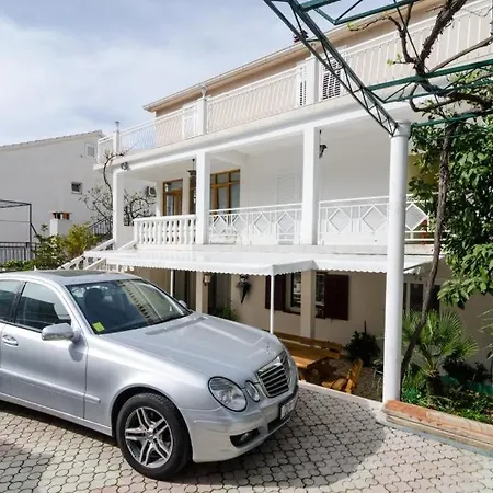Apartments Villa Nikol-2